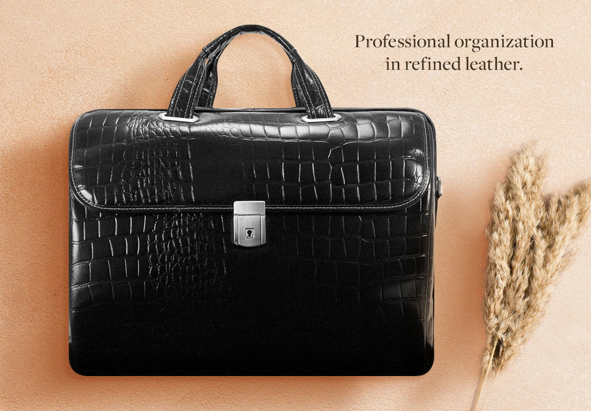 Professional organization in refined leather.